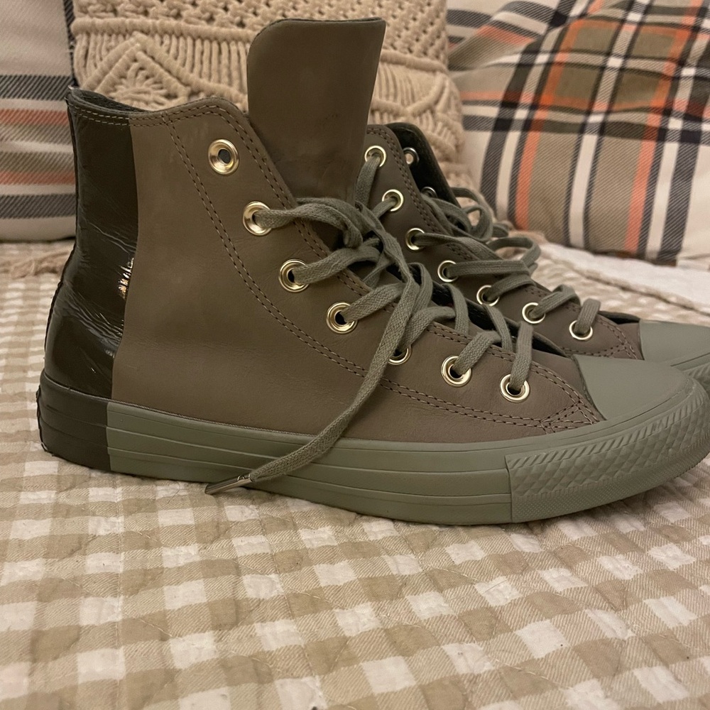Converse Women's High-Top Sneakers in Dark Green and Brown